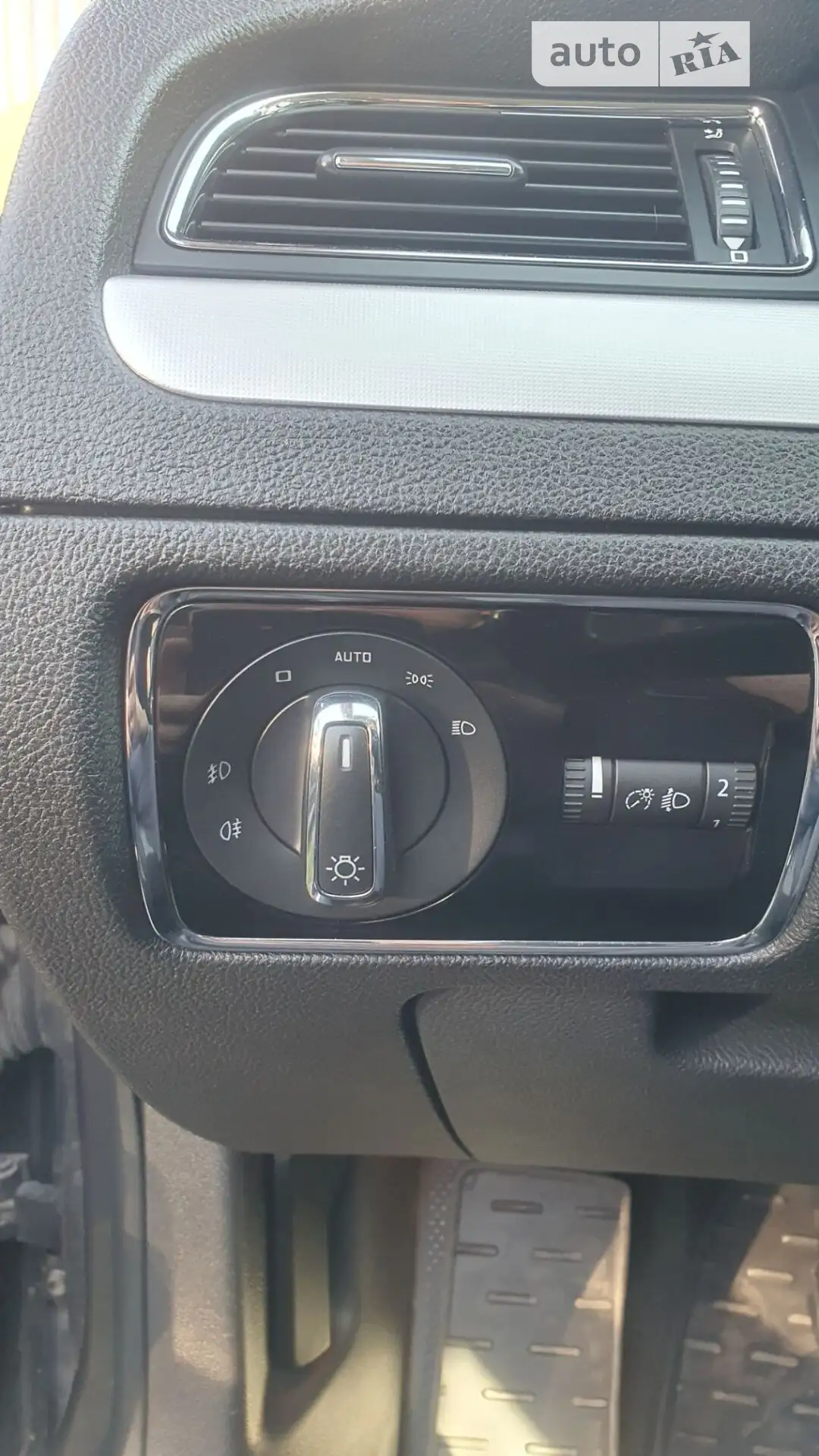 2010 Skoda Superb - мініатюра 15