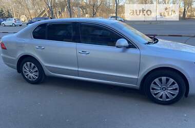 Лифтбек Skoda Superb 2014 в 