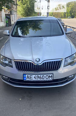 Лифтбек Skoda Superb 2014 в 