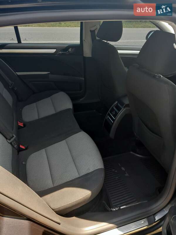 Лифтбек Skoda Superb 2011 в Кропивницком