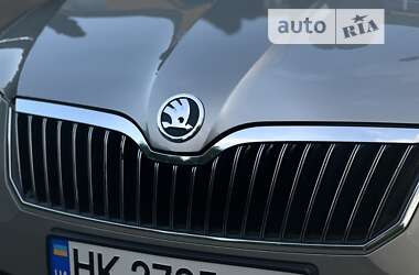 Лифтбек Skoda Superb 2014 в 