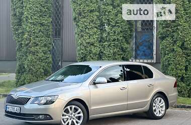 Лифтбек Skoda Superb 2014 в 