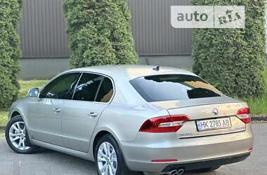 Лифтбек Skoda Superb 2014 в 