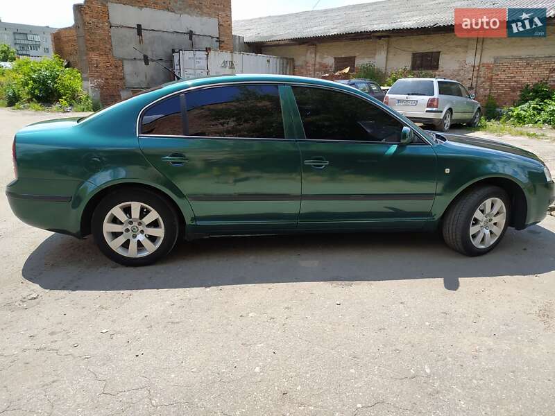 Ліфтбек Skoda Superb 2004 в Коростишеві