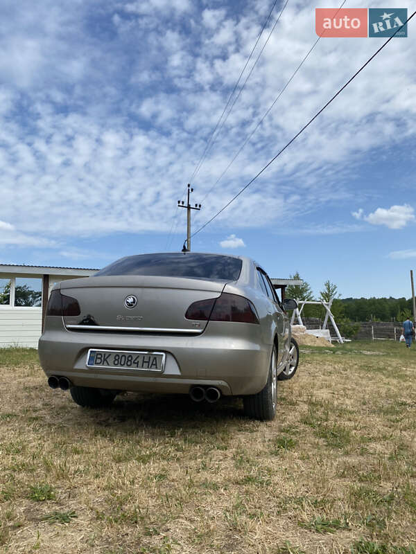 Ліфтбек Skoda Superb 2011 в Рівному