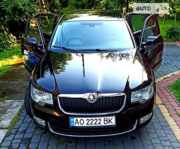Лифтбек Skoda Superb 2012 в Мукачево