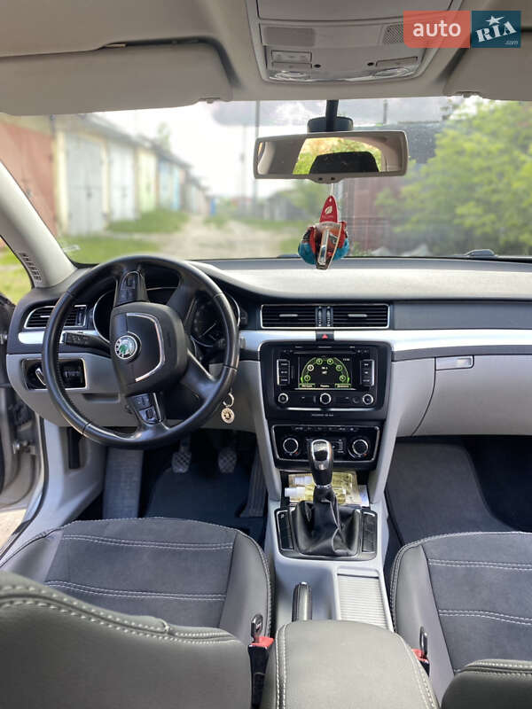 Ліфтбек Skoda Superb 2011 в Рівному