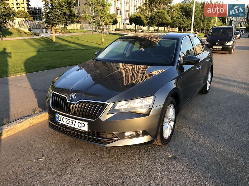Лифтбек Skoda Superb 2016 в Киеве