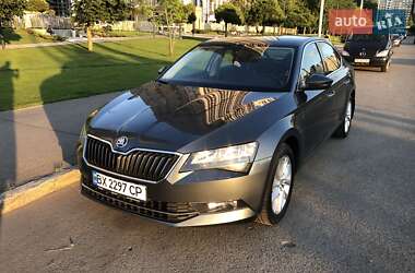 Лифтбек Skoda Superb 2016 в 