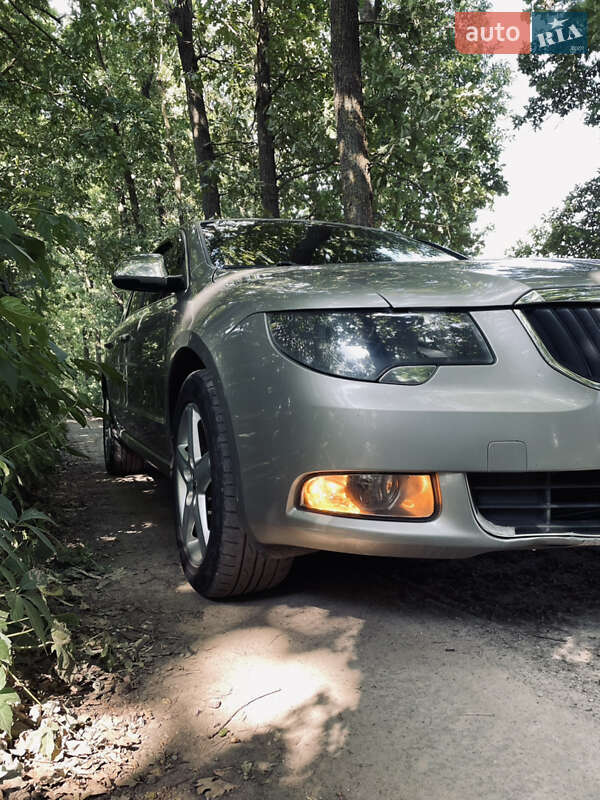 Ліфтбек Skoda Superb 2011 в Рівному