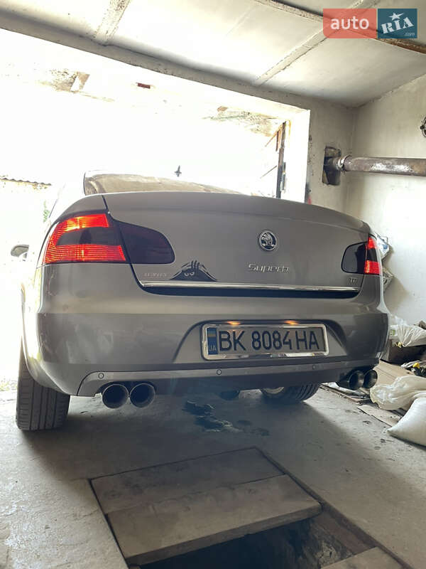 Ліфтбек Skoda Superb 2011 в Рівному