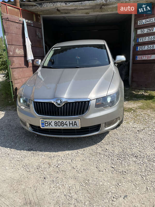 Ліфтбек Skoda Superb 2011 в Рівному