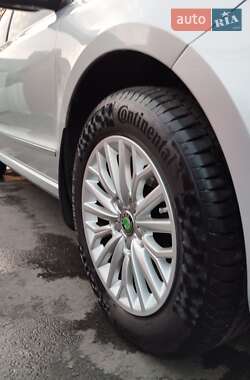 Ліфтбек Skoda Superb 2012 в 