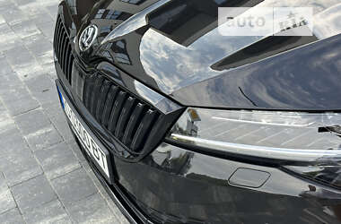 Ліфтбек Skoda Superb 2019 в 