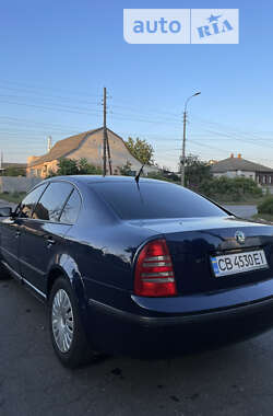 Лифтбек Skoda Superb 2003 в 