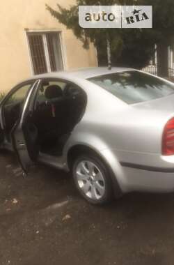 Лифтбек Skoda Superb 2005 в Рахове