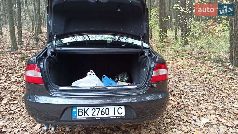 Лифтбек Skoda Superb 2010 в Бродах