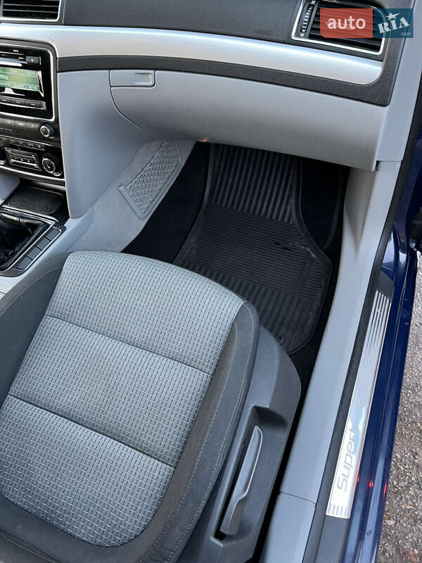 Универсал Skoda Superb 2011 в Днепре