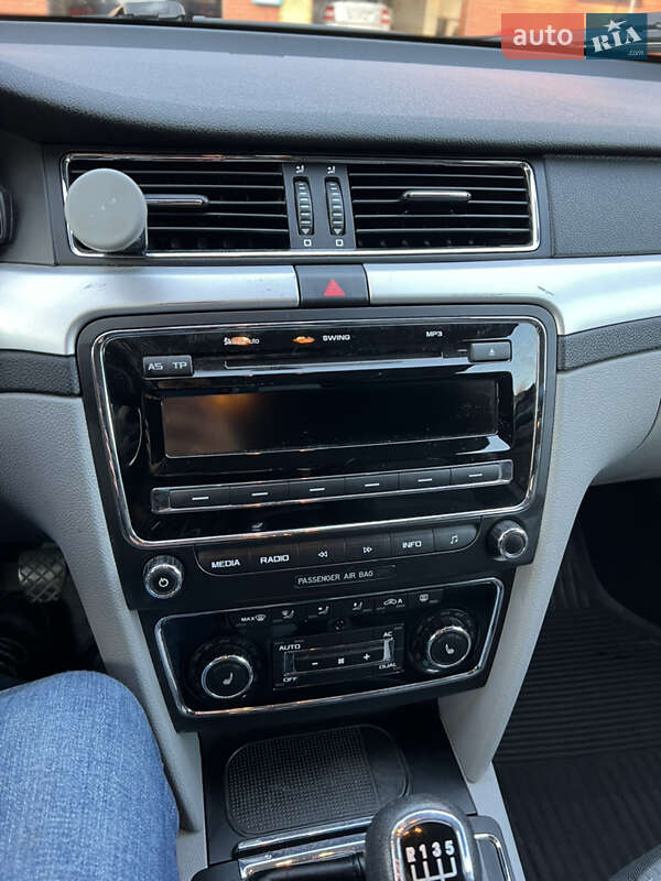 Универсал Skoda Superb 2011 в Днепре