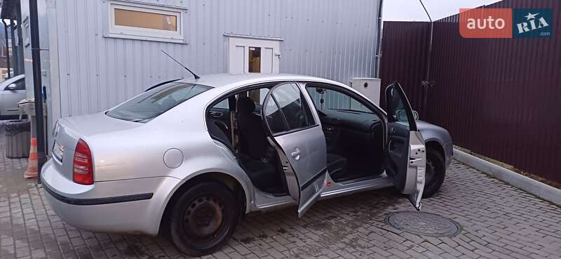 Лифтбек Skoda Superb 2002 в Верховине