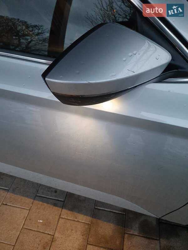 Универсал Skoda Superb 2019 в Ужгороде