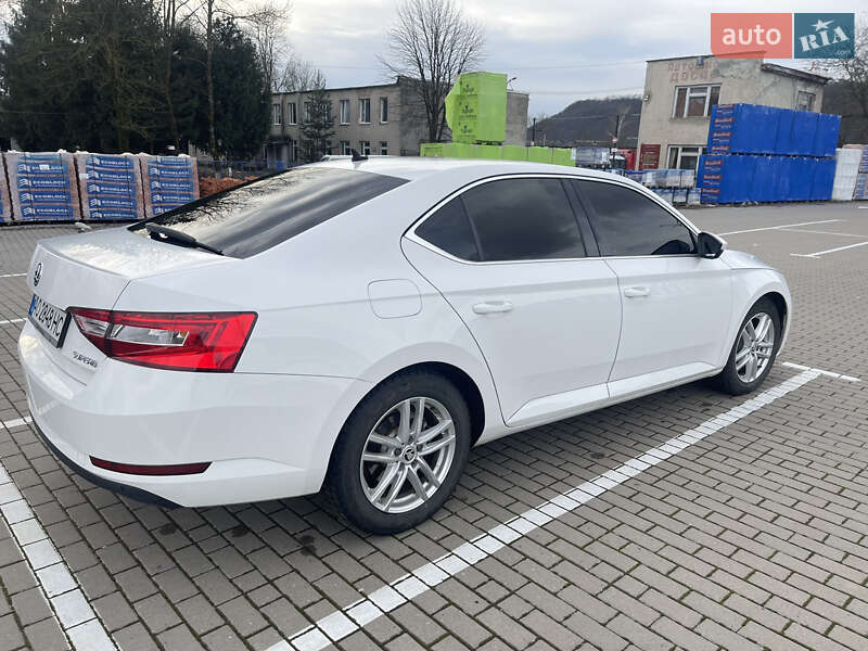 Лифтбек Skoda Superb 2016 в Хусте