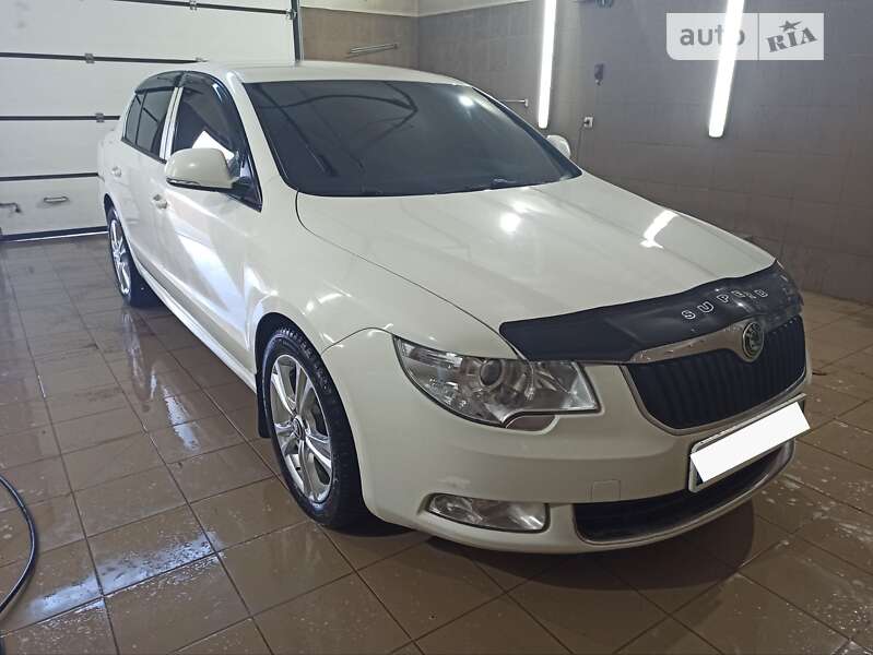 Лифтбек Skoda Superb 2012 в Шептицькому