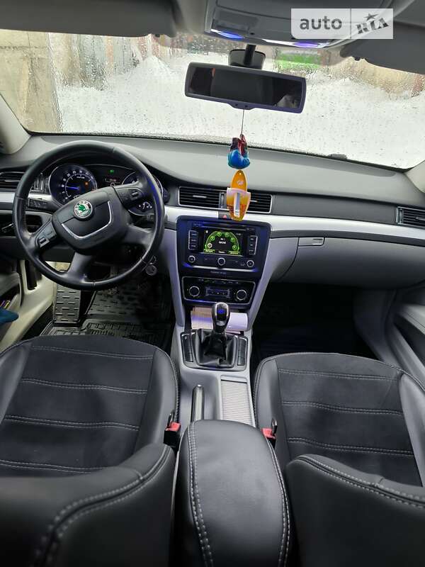 Ліфтбек Skoda Superb 2011 в Рівному