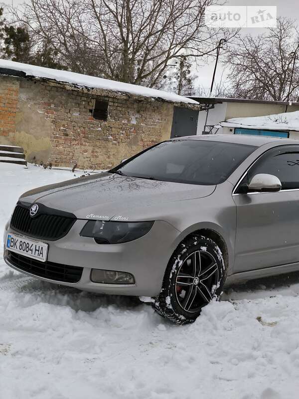 Ліфтбек Skoda Superb 2011 в Рівному