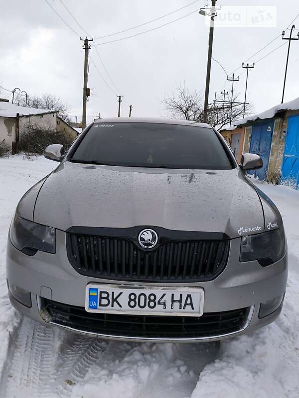 Ліфтбек Skoda Superb 2011 в Рівному