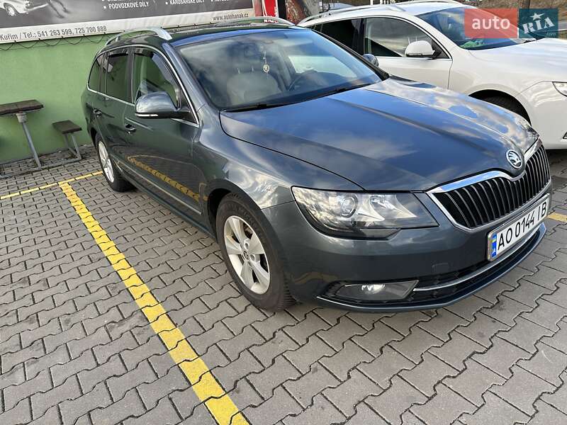 Универсал Skoda Superb 2014 в Ужгороде