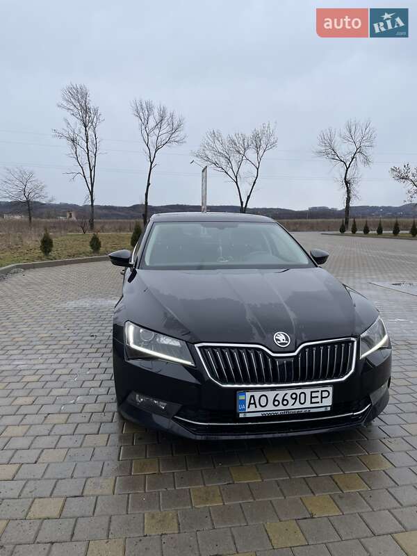 Лифтбек Skoda Superb 2016 в Иршаве