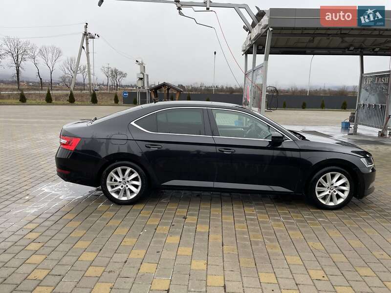 Лифтбек Skoda Superb 2016 в Иршаве