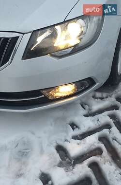 Лифтбек Skoda Superb 2013 в 