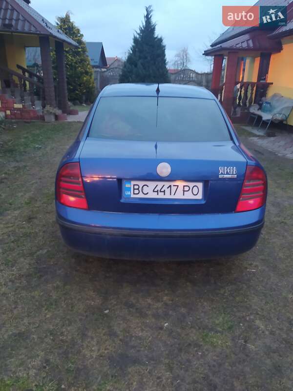 Лифтбек Skoda Superb 2003 в Мостиске