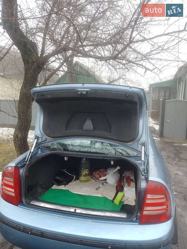 Ліфтбек Skoda Superb 2004 в Сумах