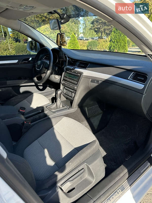 Ліфтбек Skoda Superb 2011 в Кам'янському