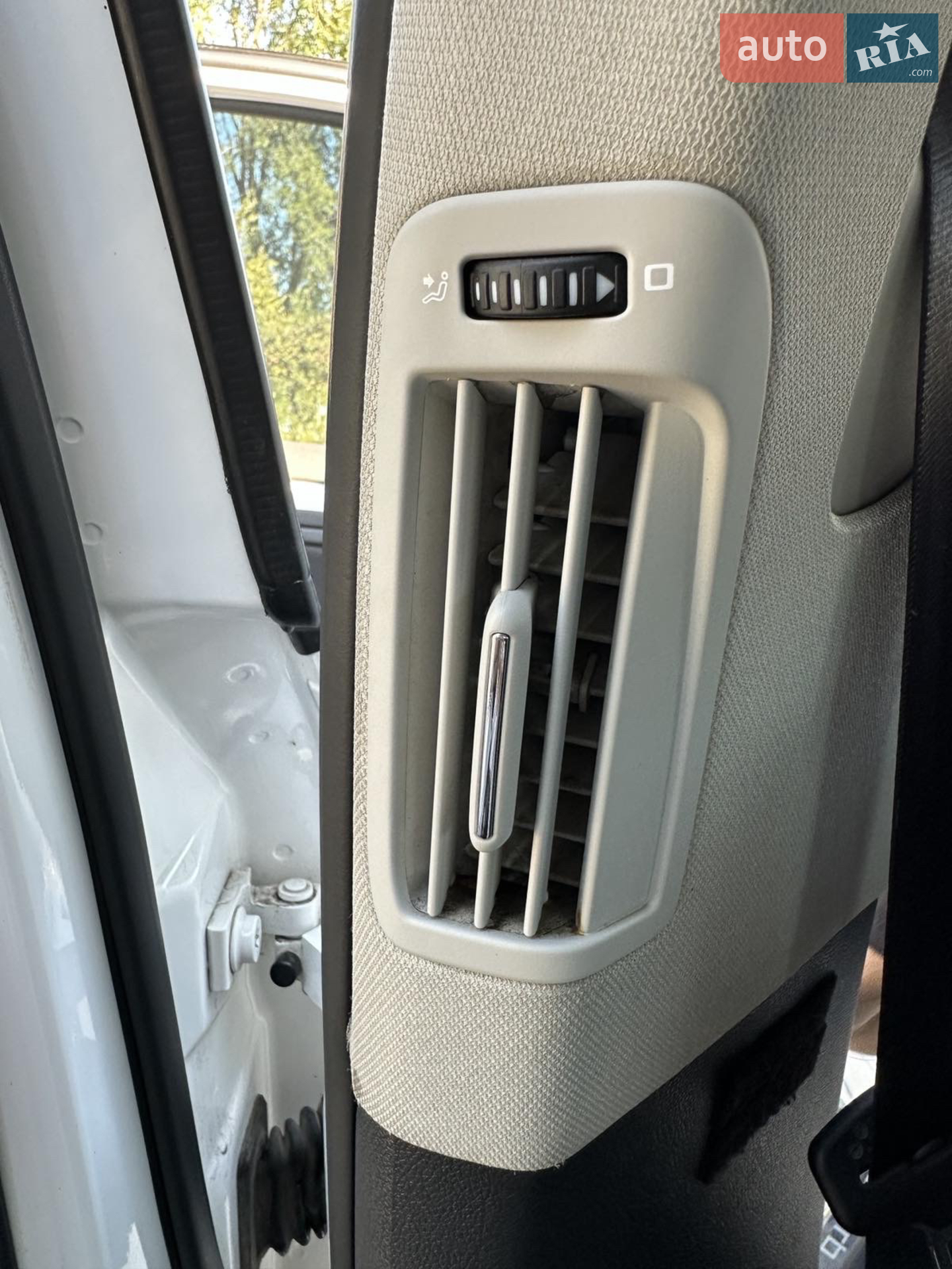 2011 Skoda Superb - мініатюра 12