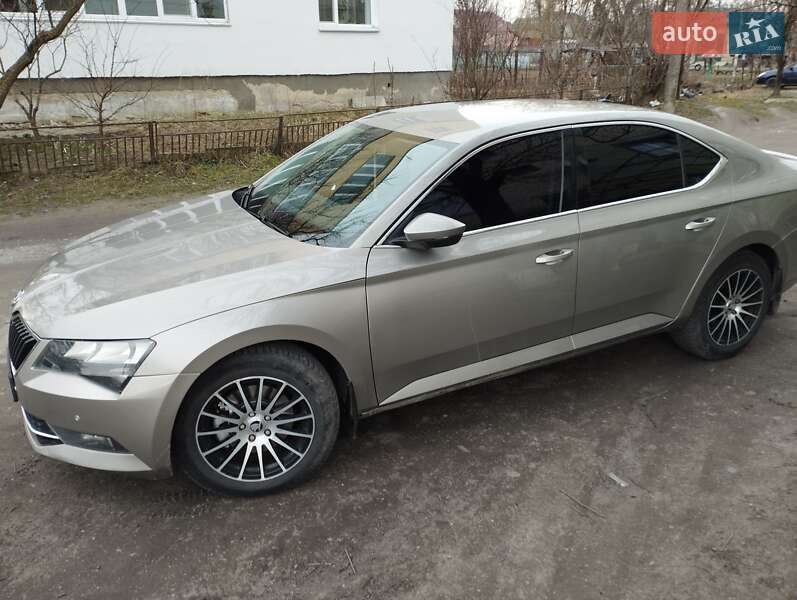 Лифтбек Skoda Superb 2016 в Изяславе