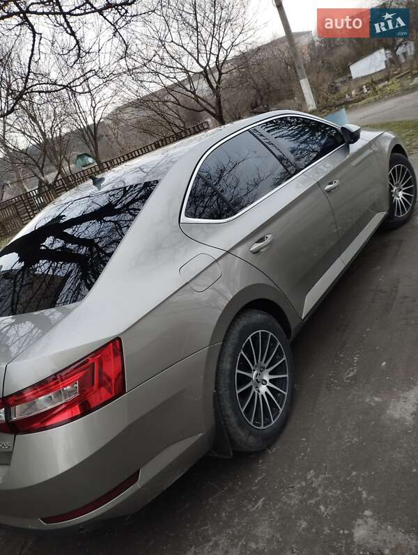 Лифтбек Skoda Superb 2016 в Изяславе