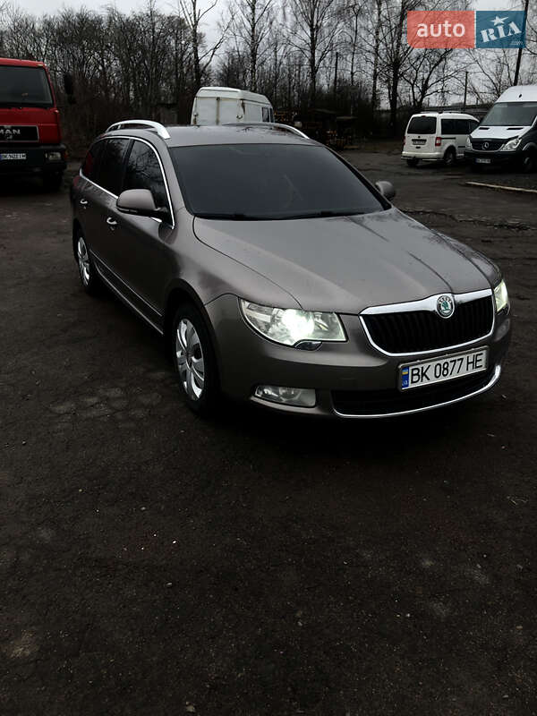 Універсал Skoda Superb 2010 в Гощі
