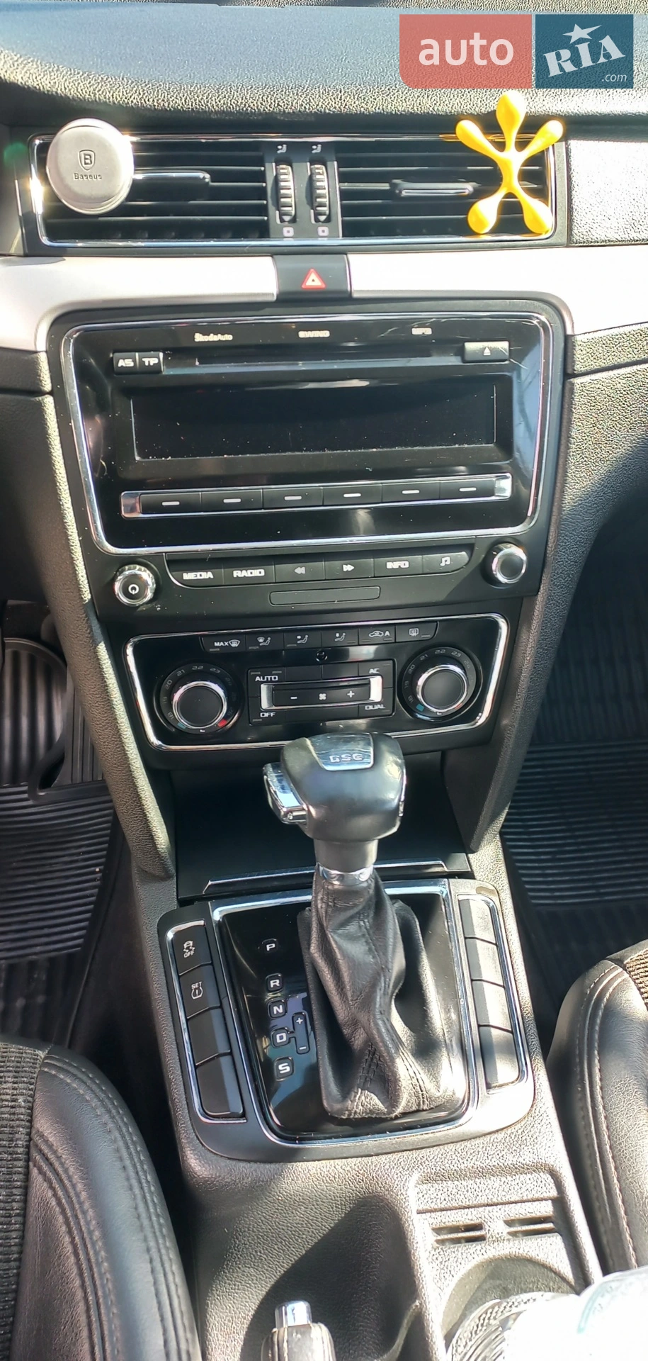 2010 Skoda Superb - мініатюра 14
