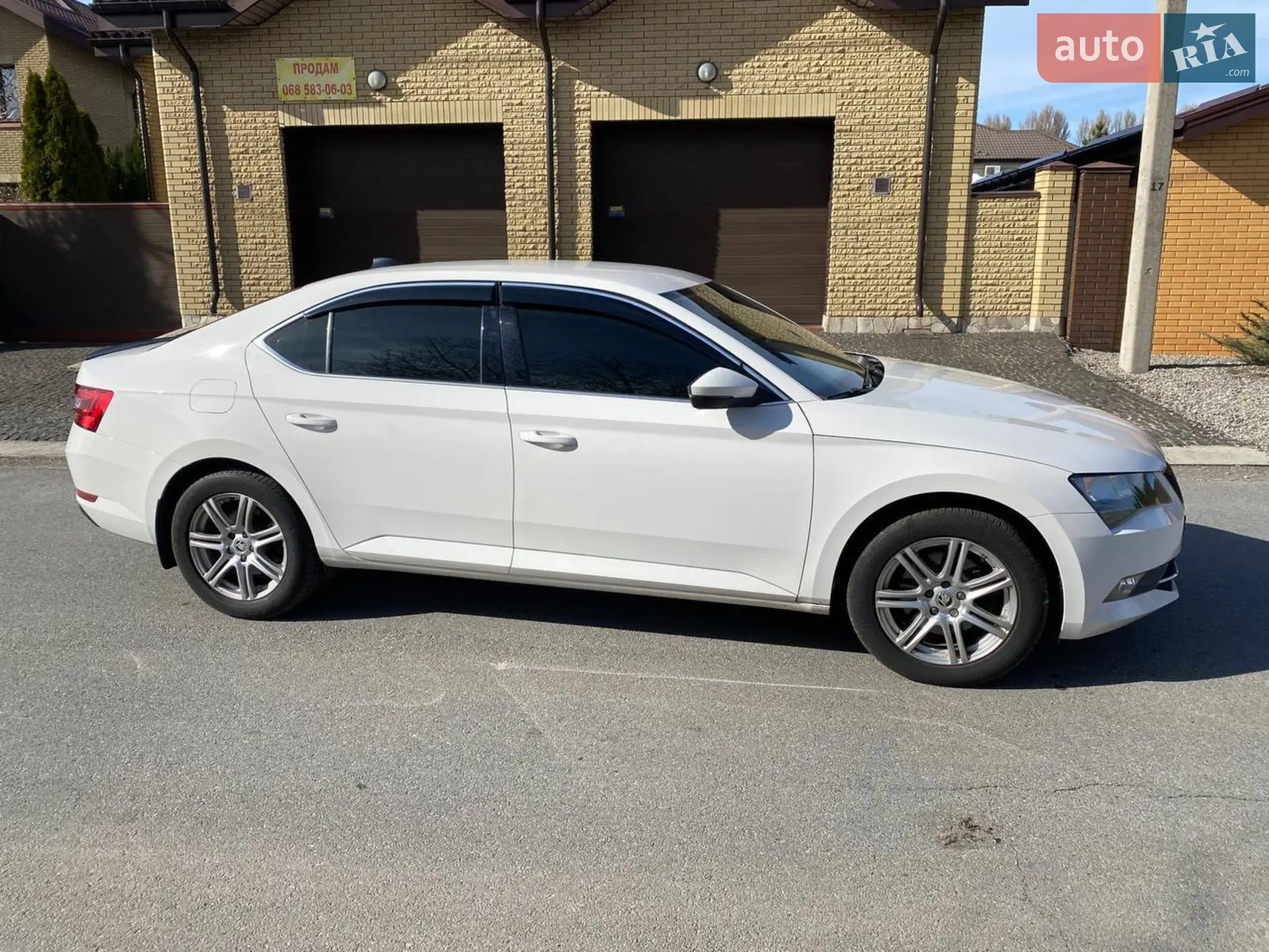 2017 Skoda Superb - мініатюра 2
