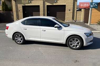 Лифтбек Skoda Superb 2017 в 