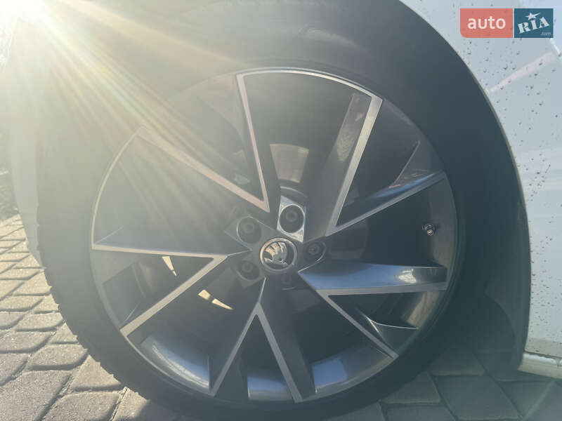 Універсал Skoda Superb 2017 в Ужгороді