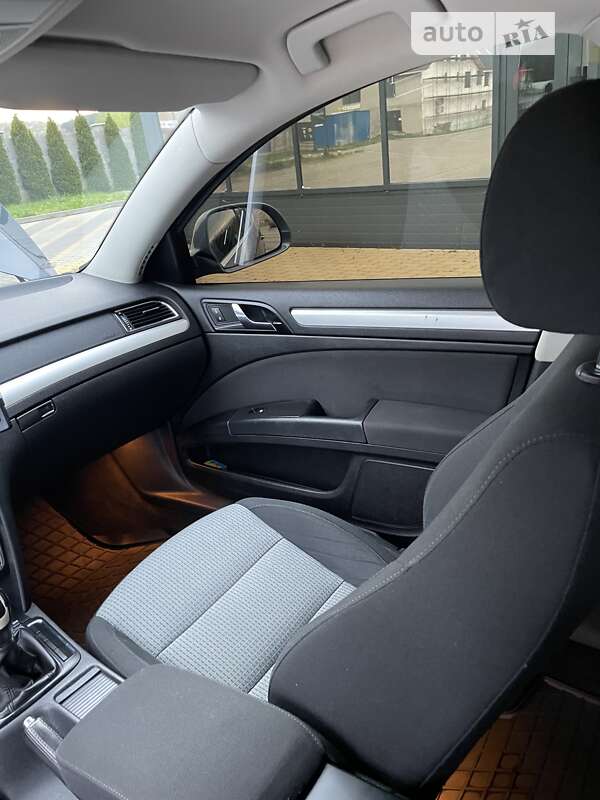 Лифтбек Skoda Superb 2009 в Иршаве