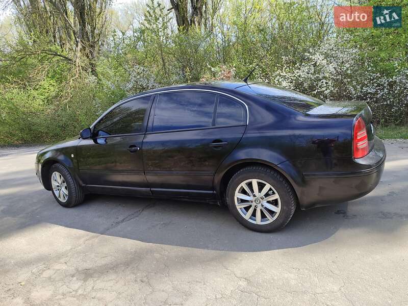 Лифтбек Skoda Superb 2005 в Староконстантинове
