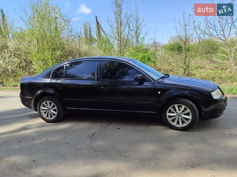 Лифтбек Skoda Superb 2005 в Староконстантинове