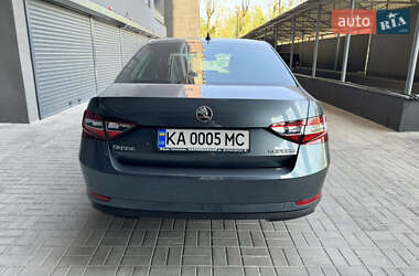 Лифтбек Skoda Superb 2018 в 