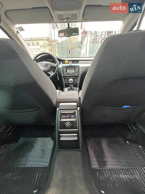Универсал Skoda Superb 2010 в Надворной